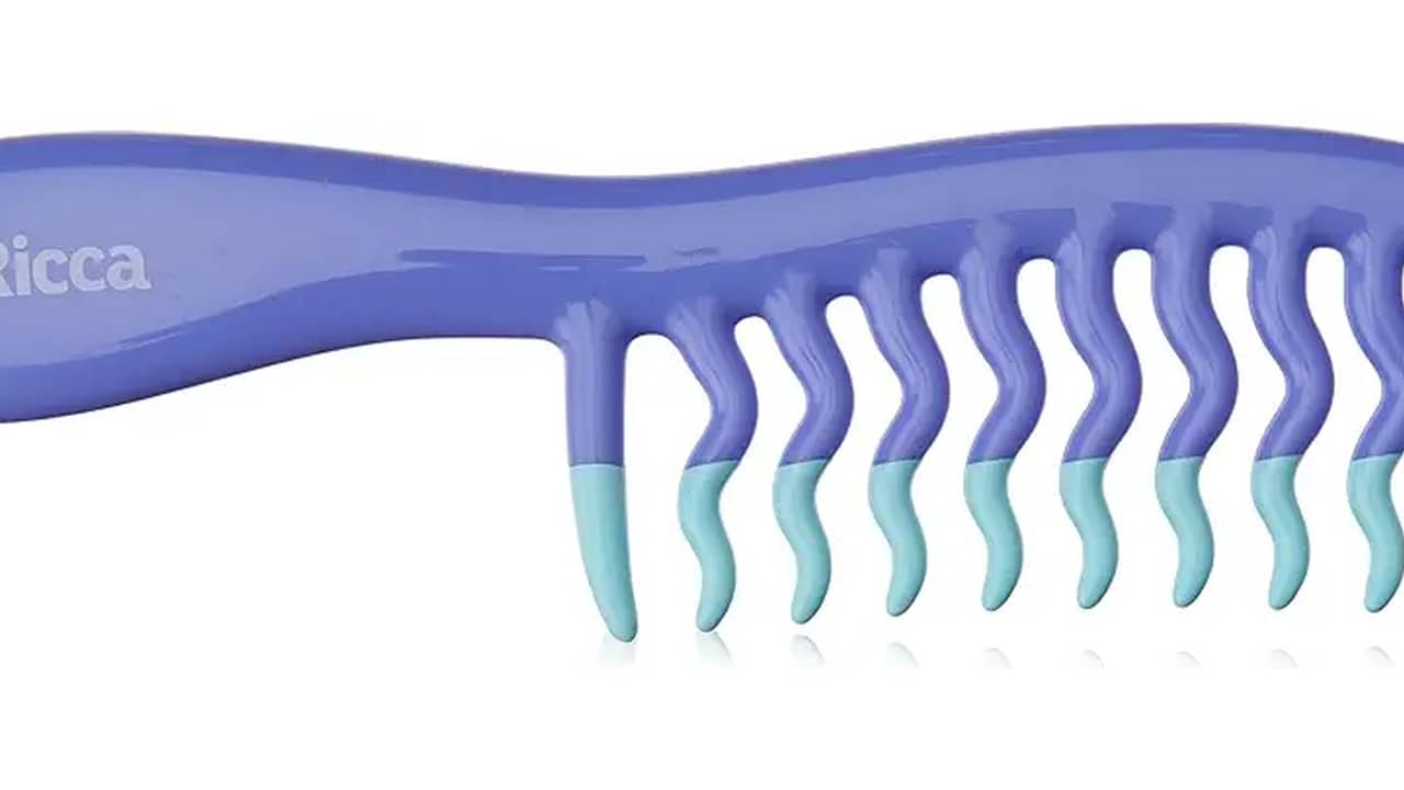 Melhor Pente para Cabelo Ondulado: Definição e Volume